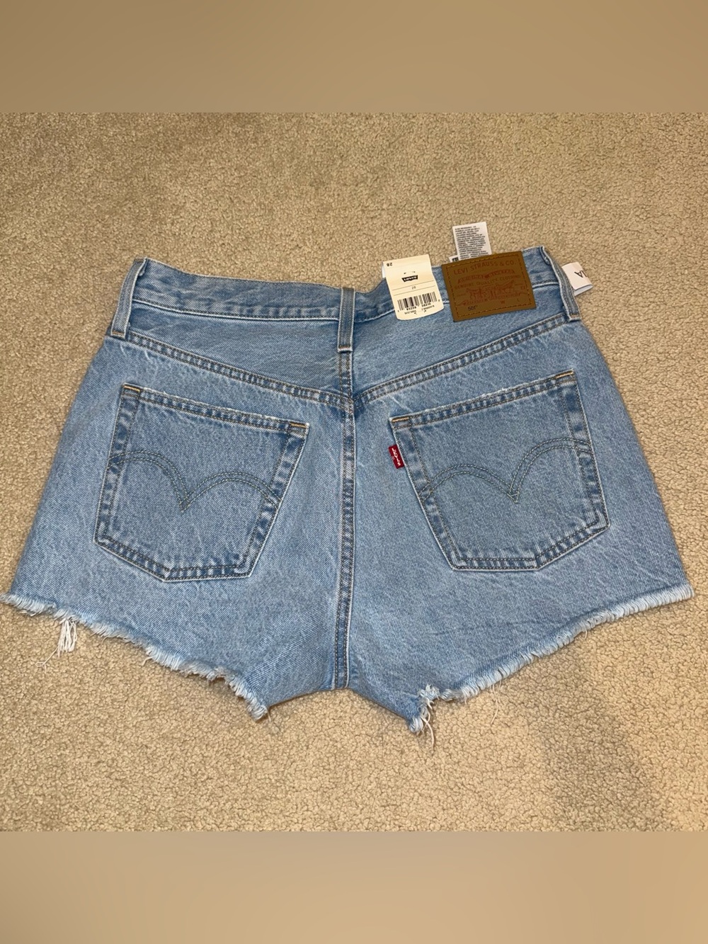 LEVIS 501 CUTOFF DISTRESSED DENIM BLUE JEANS SHORTS NWT SIZE 28 - Picture 3 of 5